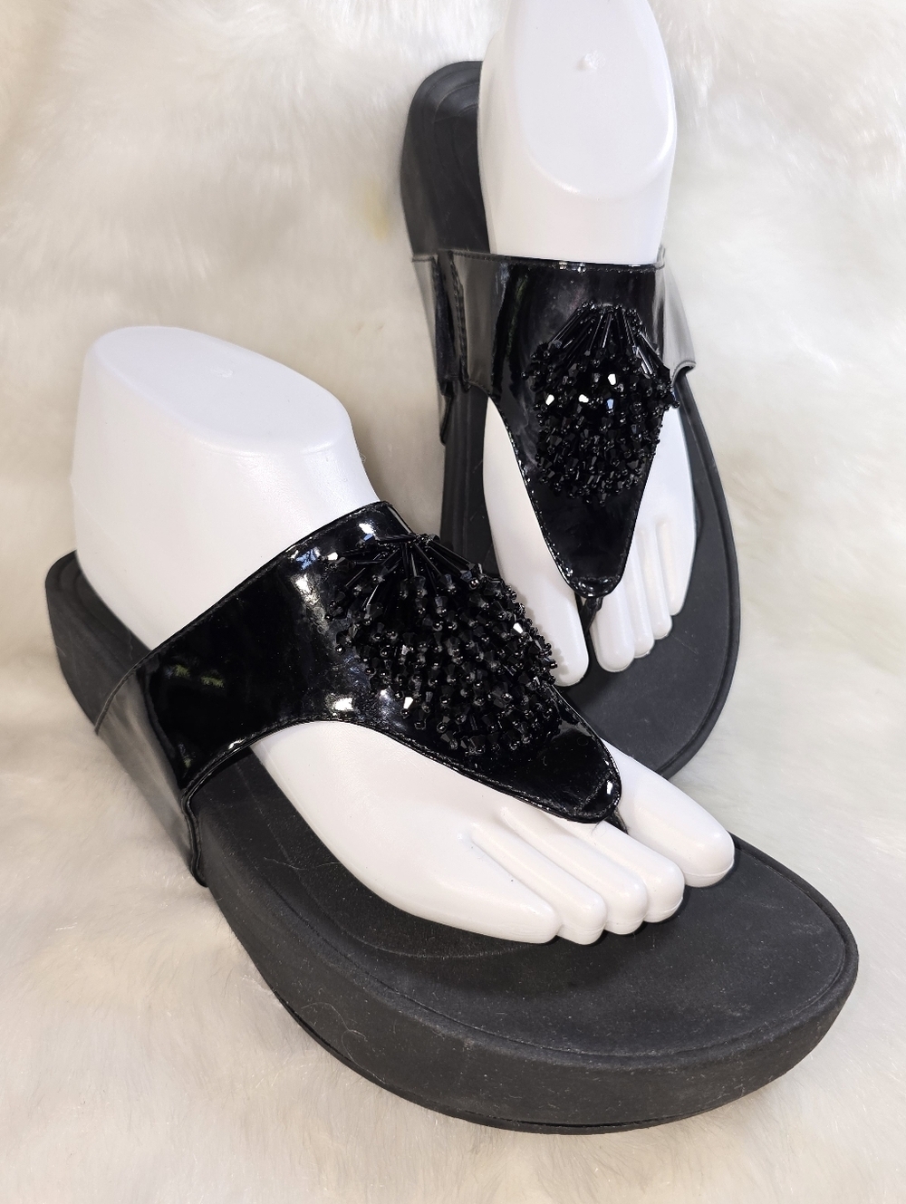 Bear Traps Womens Chunky Foam Black Beaded Toe-Post Sandals
